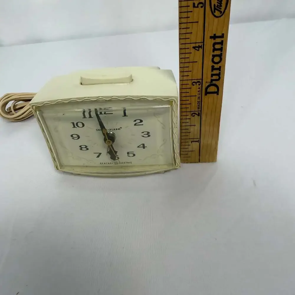 Vintage General Electric Snooz-Alarm Electric Clock Model 7315